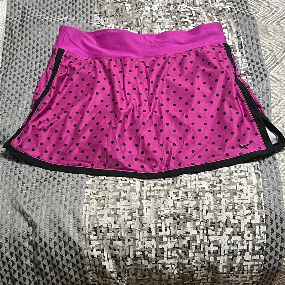 Nike polka dot running /gym
Skort. Size small - Picture 1 of 4